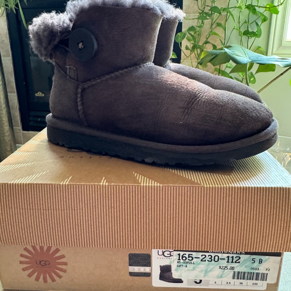 Uggs Mini Bailey Button II Boot - Picture 4 of 7